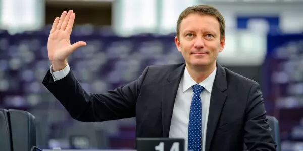 S-a votat soarta Guvernului Siegfried Mureșan. Ce au decis parlamentarii