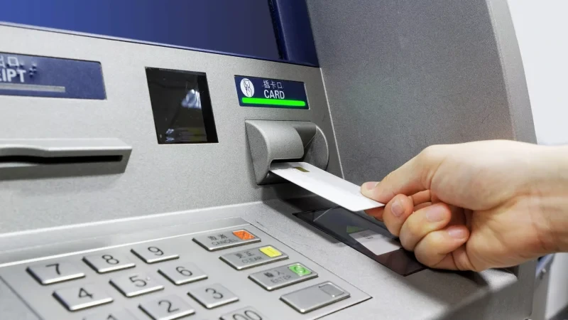 Informații esențiale pentru clienții care utilizează bancomatul pentru retragerea de numerar