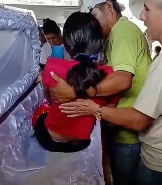 Minune în Guatemala: O adolescentă de 15 ani a revenit la viață în timpul priveghiului