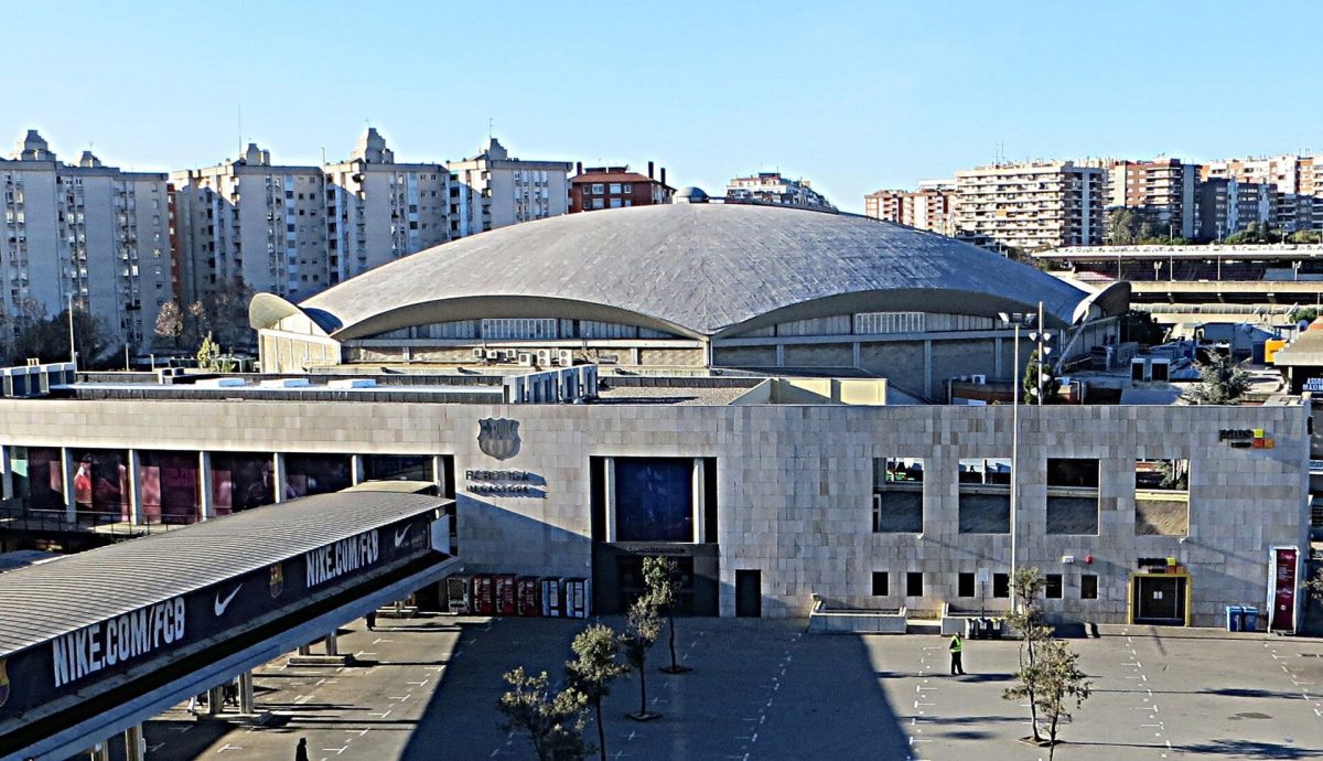 Sala Palau Blaugrana din Barcelona, văzută de pe Camp Nou