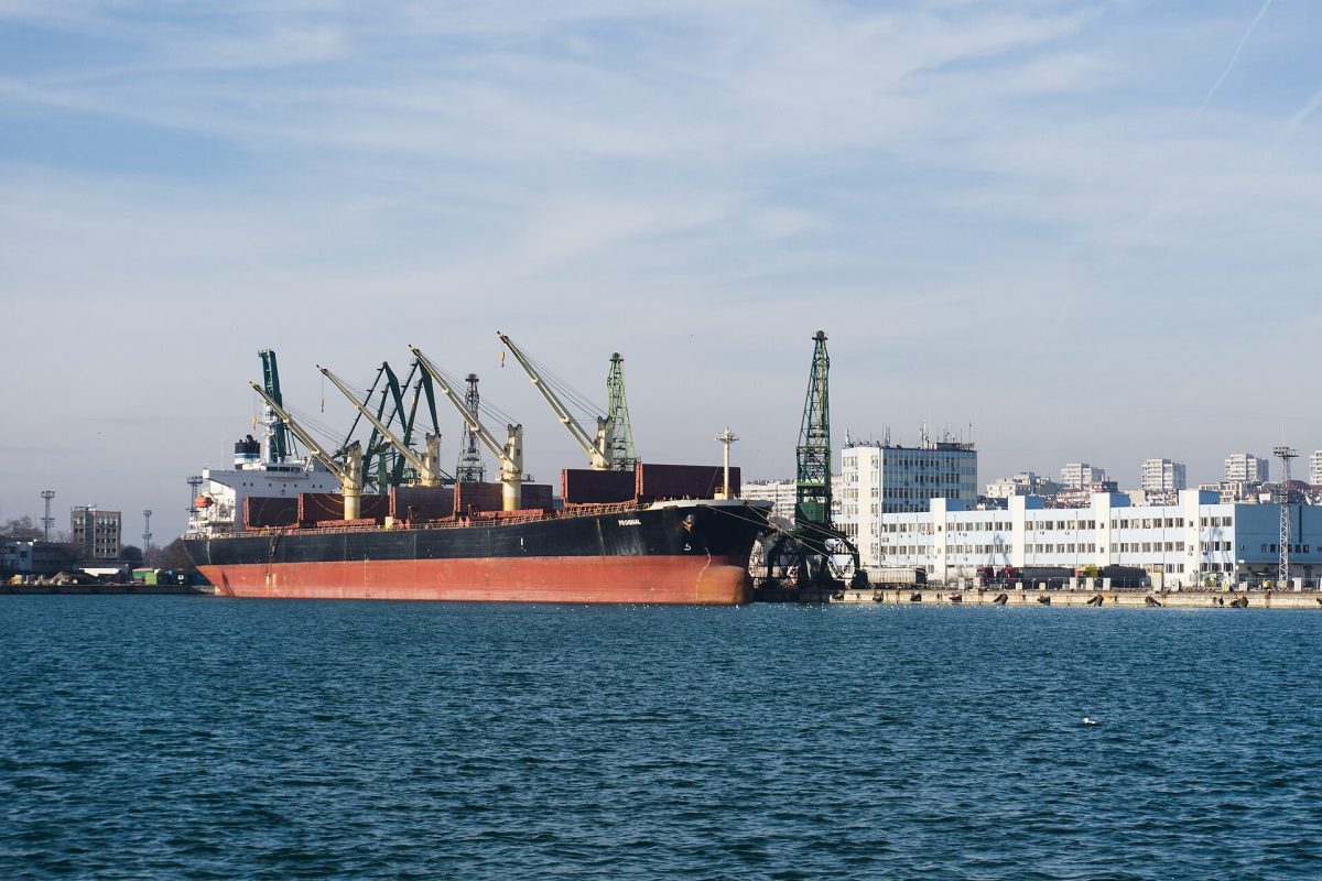 Portul Varna, de pe litoralul bulgăresc al Mării Negre