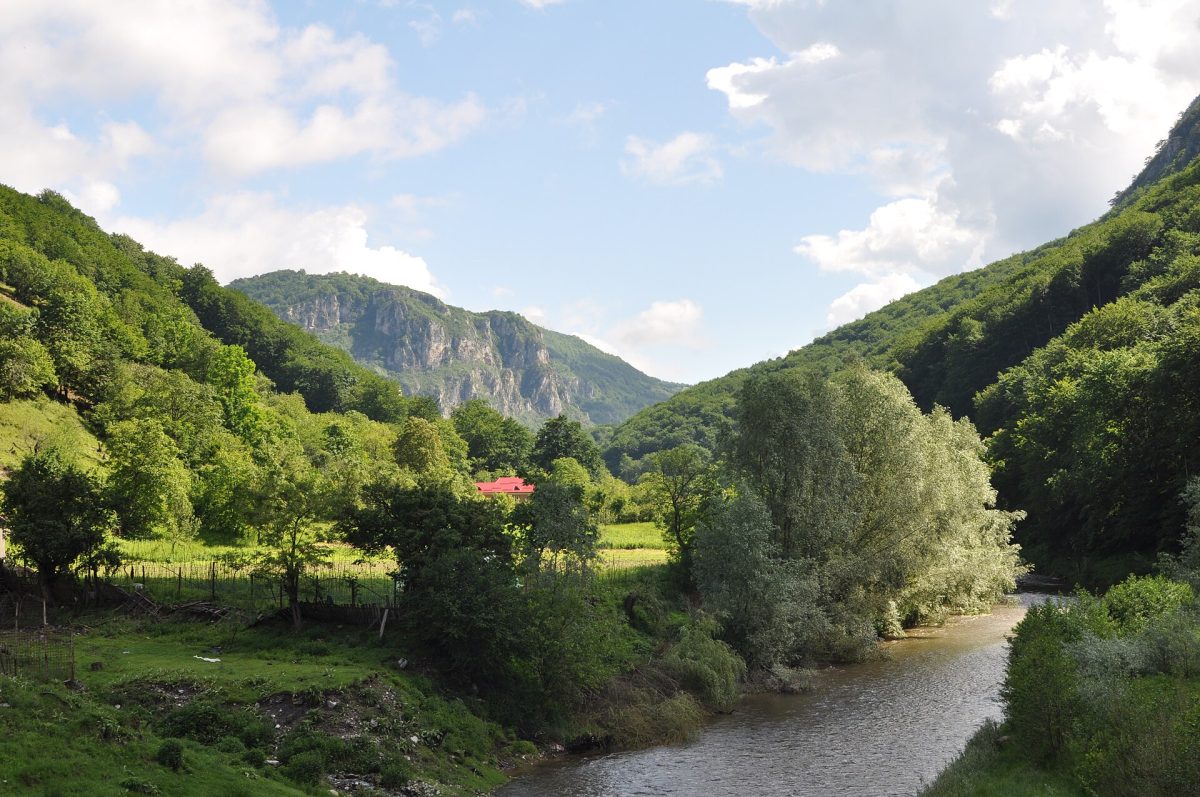 Peisaj montan în Parcul Național Domogled – Valea Cernei