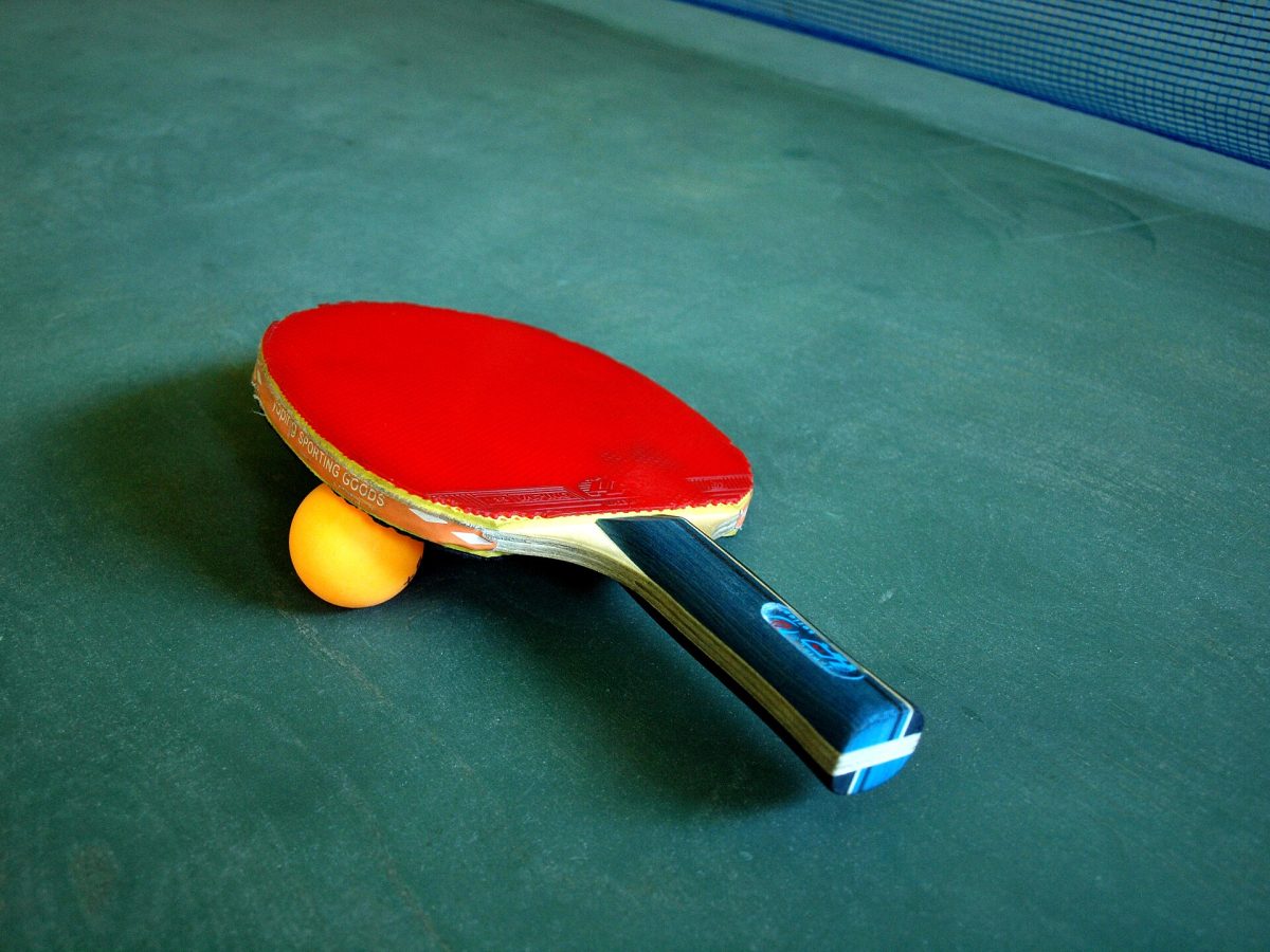 Paletă și minge de tenis de masă